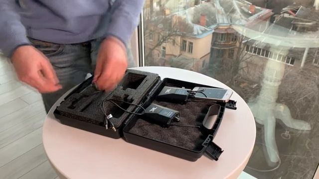 Как подключить беспроводной микрофон петличку TKL к телефону?