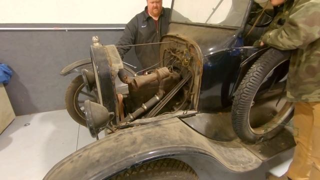 1924 Model T Ford - First Start-Up | Reviving an Old Engine That's Been Sitting for YEARS! смотреть онлайн