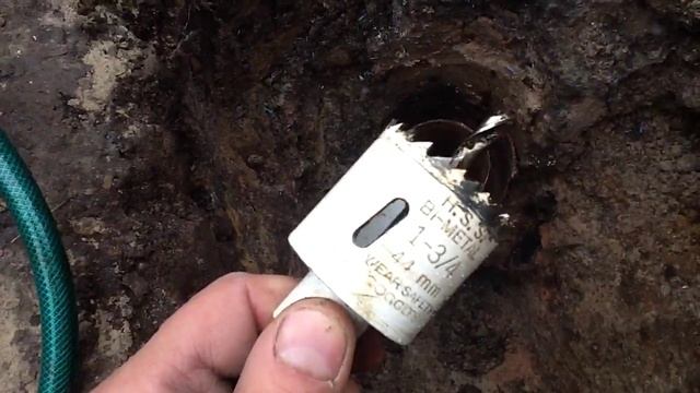 Чем сверлить отверстие в металлической трубе под скважиной адаптер
