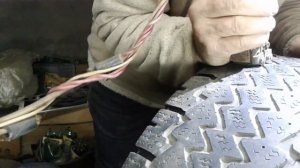 Нарезка протектора шин самодельным регрувером.