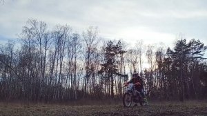Езда на заднем колесе(Wheelie ), движение по кругу, неожиданное препятствие. эндуро тренировка 3