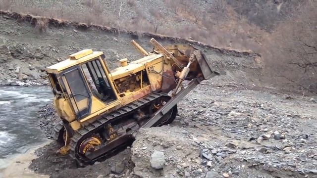 БУЛЬДОЗЕР-БОЛОТОХОД Б10МБ.0121-2В4 смотреть онлайн