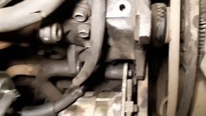 Как снять генератор Исузу Бигхорн