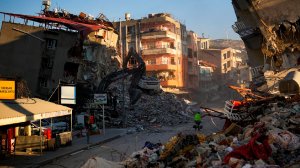 Турцию трясет с новой силой. Выживших людей продолжают находить под завалами