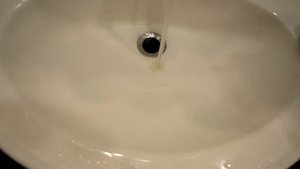 Как прочистить раковину вантузом
