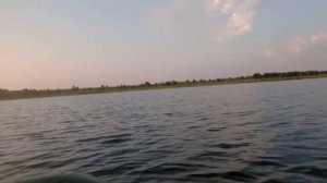 Колебалка рулит!!! Щука клюет!!! Ловим с лодки на спиннинг озерную щуку.