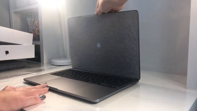 2020 13" MACBOOK PRO UNBOXING! Getting Back Into Drawing & Baking Cookies! ? смотреть онлайн