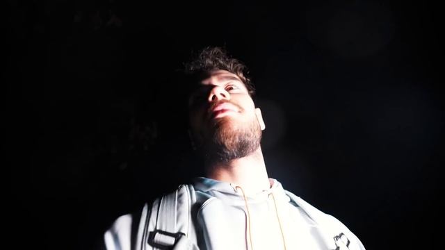 Singur In Padurea Vrajitoarelor ? смотреть онлайн