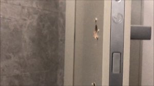 Заедает завертка магнитного замка