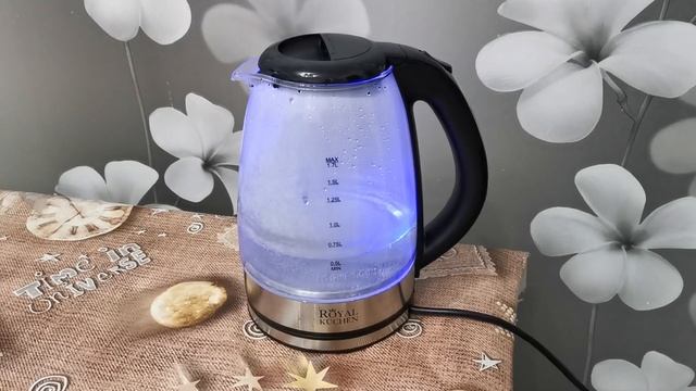 Как кипит электрический чайник Royal Kuchen с подсветкой по акции за наклейки из Магнита? смотреть онлайн