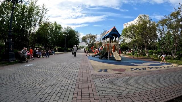 г. Мурманск, Площадь Пять углов, детская площадка.