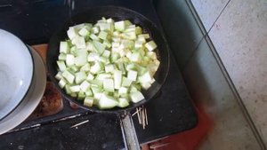 Кабачки кубиками обжаренные  в масле с яйцами.