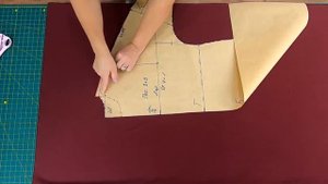 Оригинальный костюм из юбки и блузы. Работаем с тканями компаньонами (2).mp4