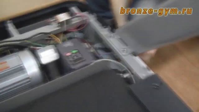 Сборка беговой дорожки Bronze Gym S900 TFT смотреть онлайн