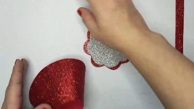 Новогоднее украшение для кухни. Мастер-класс парящая чашка с новогодними игрушками.