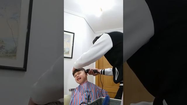 Детская модная стрижка, для мальчика!). смотреть онлайн