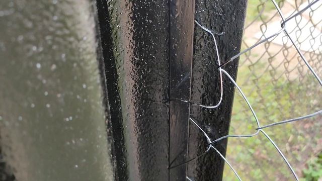 Надёжный и простой способ крепления сетки рабицы к металлическому столбу смотреть онлайн