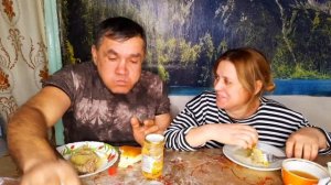 КИШКОБЛУД ИЗ ДЕРЕВНИ ЖРЕТ ГОЛУБЦЫ С ГОЛОДУХИ