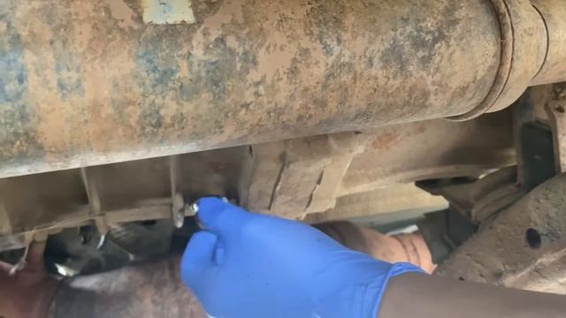 Changing Manual Transmission Oil- Toyota Prado 120 series смотреть онлайн
