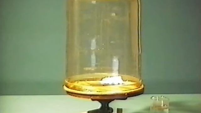 ОБРАЗОВАНИЕ ТУМАНА ПРИ АДИАБАТИЧЕСКОМ РАСШИРЕНИИ ВОЗДУХА.ФИЗИКА.ХРОНИКА СССР