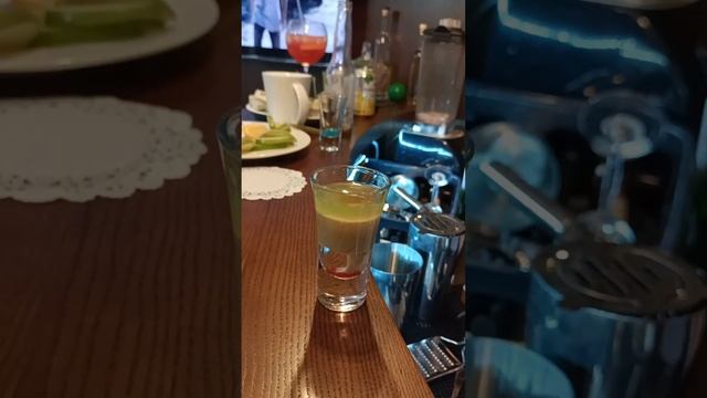 Делаем красивые коктейли. смотреть онлайн