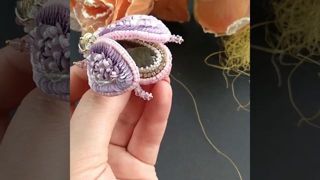 ? Видео обзор броши из бисера. Жук 3D. Брошь своими руками. Bead brooches. Beetle 3D. DIY brooch..m