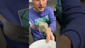 Александр Гуртовой пробует китайский «Тухлый сыр Тофу» 😵🤢