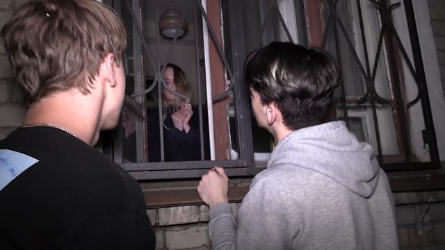 Психушка- ПОДАРИЛ подарки БУЙНОЙ ПАЦИЕНТКЕ