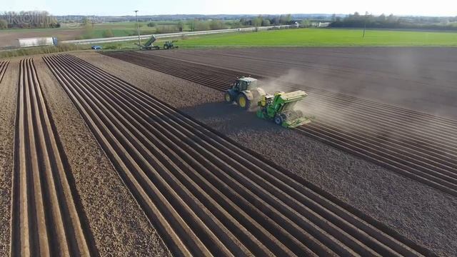 Посадка картофеля сажалкой Колнаг и трактором смотреть онлайн