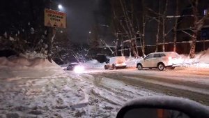 ОБЪЕЗД ПРОБКИ В ГОРУ. ДТП попало в объектив камеры. ШИПЫ / ЛИПУЧКА что лучше? Городское бездорожье