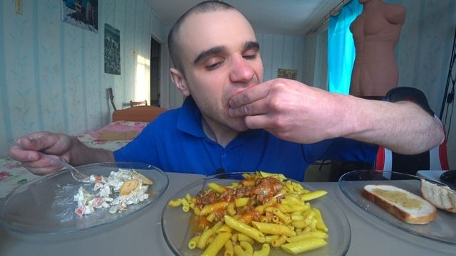 МУКБАНГ ПАСТА / МАКАРОНЫ / КИЛЬКА В ТОМАТНОМ СОУСЕ / САЛАТ / БУТЕРБРОДЫ / EATING Mukbang АСМР ASMR