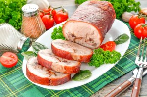 КАК ПРИГОТОВИТЬ РУЛЕТ ИЗ ВАРЕНОЙ СВИНОЙ РУЛЬКИ