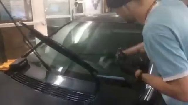 Нанесение нанопокрытия жидкое стекло на лобовое стекло автомобиля смотреть онлайн