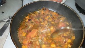 тушенная рыба с овощами