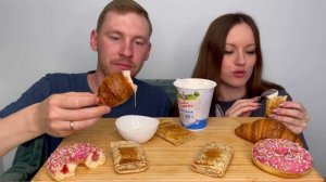 МУКБАНГ БЛИНЫ С МЯСОМ КРУАССАНЫ ПОНЧИКИ  MUKBANG PANCAKES WITH MEAT CROISSANTS DONUTS