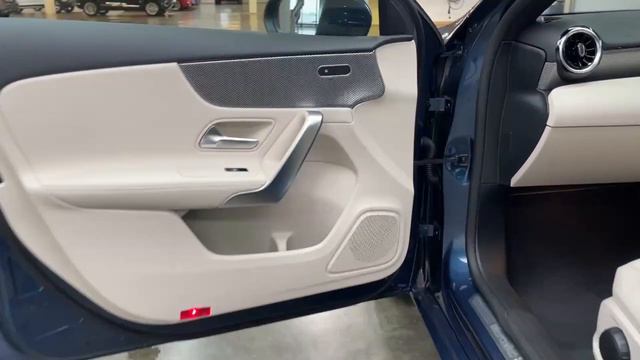 231121686 Mercedes-Benz A180 Saloon смотреть онлайн