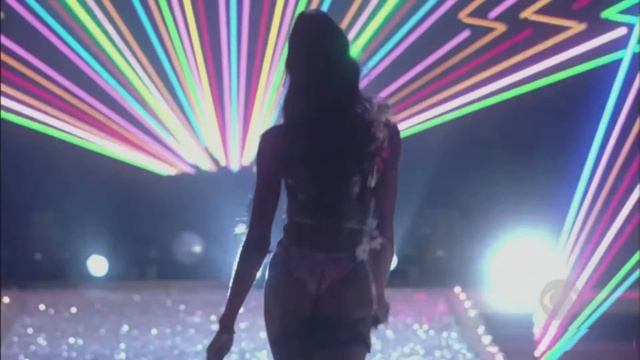 MODEL | NAOMI CAMPBELL | BEST WALKS смотреть онлайн