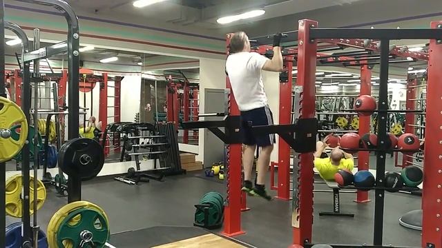 Подтягивания без веса на максимум количества раз. смотреть онлайн