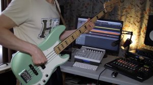 Fender Deluxe PJ Bass Sea Foam Pearl Review