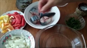 Скумбрия  с овощами, запеченная в микроволновке .