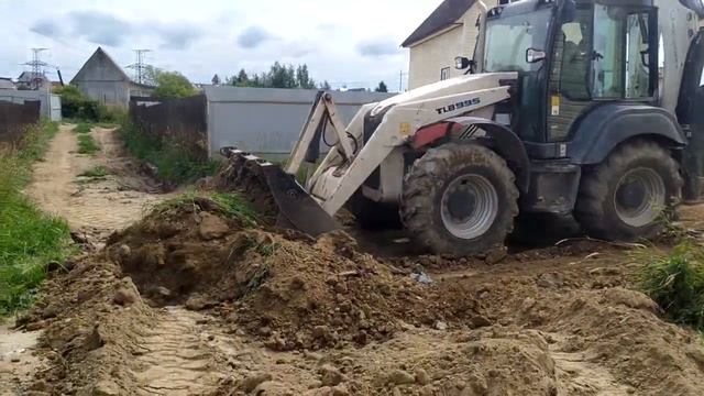 Посёлок Алакуля. Вывоз и утилизация глины грунта с участка. Аренда экскаватора СПб смотреть онлайн