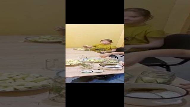 С ребятами солим кабачки смотреть онлайн