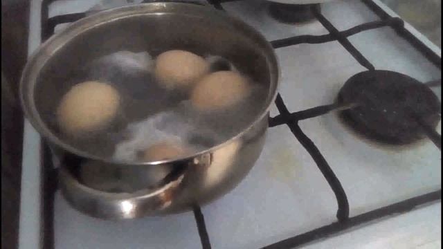 How to Cook Boiled Eggs Yolks and Whites Separate | LifeHacks смотреть онлайн