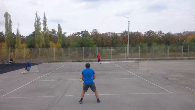 Антон играет в б.теннис. смотреть онлайн