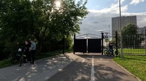 По завещанию богатой пациентки, санитар провел ночь у ее могилы… А услышав голос за спиной…