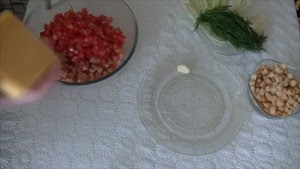 Готовим для семьи салат и закуску из куриного карпаччо.