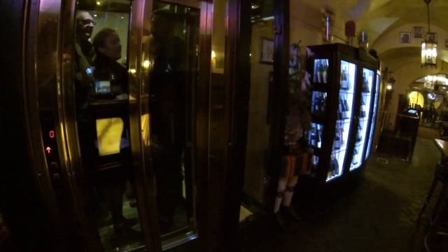 Прага, шикарный ресторан, терраса с потрясающим видом! Моё первое видео о Чехии Praha Vlog 001 смотреть онлайн