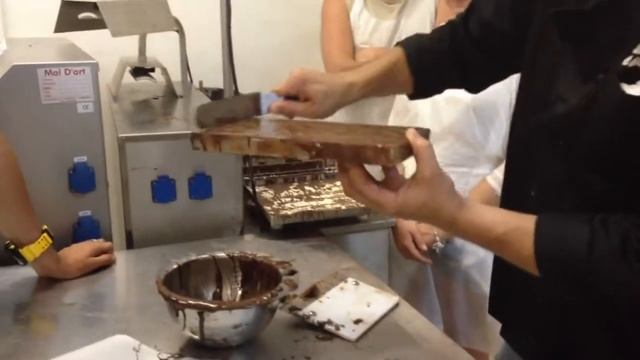 Как делают шоколадные конфеты часть-3. смотреть онлайн