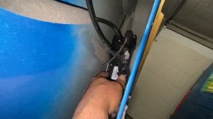 Газель НЕКСТ ЦМФ, пытаюсь вытащить замок со сдвижной боковой двери