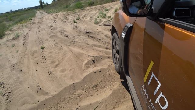 RENAULT DUSTER - Альтернатива китайцу? Часть 2 На ходу. На песке. На разгоне до 100 (Рено Дастер) смотреть онлайн